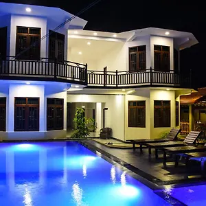 https://aqua-glory.kandyhotelsnow.com